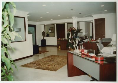 Banca Commerciale Italiana, Bombay representative office on 220 Nariman Point - Maker Chamber VI, after 1988 (photographer unknown)