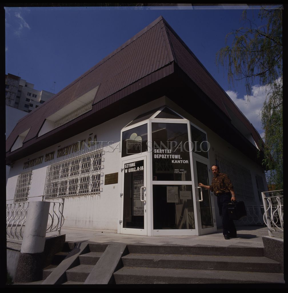 Istituto Bancario San Paolo, Warsaw representative office, 1997 (photograph by Tomasz Wierzejski)