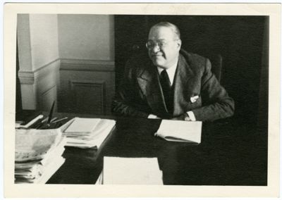 Banca Commerciale Italiana, New York representative office: portrait of Giorgio Di Veroli and colleagues, 1945-1952 (photographer unknown)