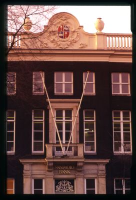 Istituto Bancario San Paolo, Amsterdam branch on 446 Herengracht, 1987 (photograph by Piergiorgio Sclarandis)
