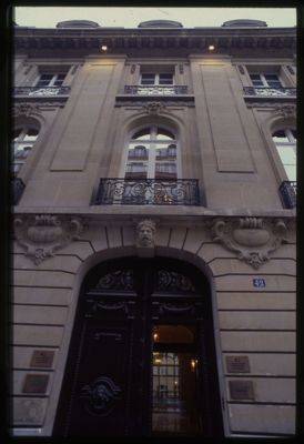Istituto Bancario San Paolo, Paris branch on 42 Rue d'Anjou, 1987 (photograph by Piergiorgio Sclarandis)
