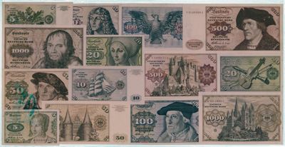 German bills dating from the years 1960 to 1980, photo from the 1980s (photographer unknown)