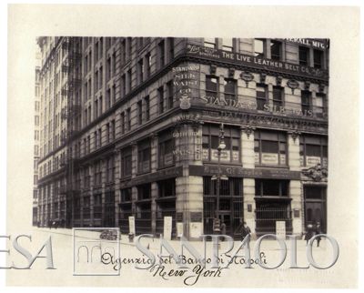 Banco di Napoli, New York agency, photograph dated 1909-1928 taken from the book "Il Banco di Napoli, cinque secoli di storia", 2010, p. 61 (photograph by United Photo Studios)
