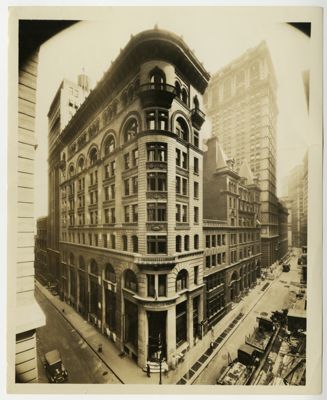 Banca Commerciale Italiana Trust Company, New York headquarter on 62-64 William Street, after 1924 (photographer unknown)
