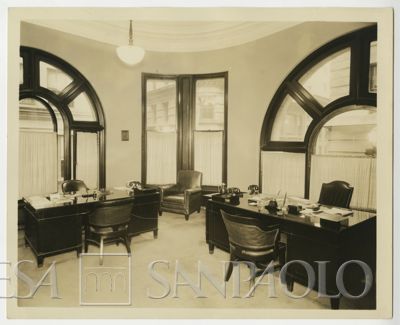 Banca Commerciale Italiana Trust Company, New York headquarter on 62-64 William Street, 1935 (photograph by American Studio)