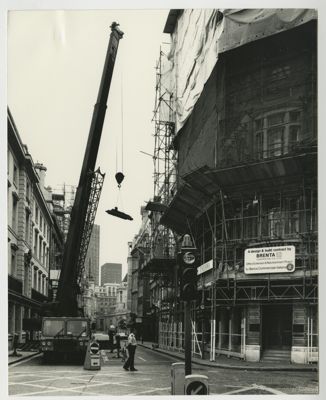 Banca Commerciale Italiana, London branch on 42 Gresham Street, 1990 (photographer unknown)