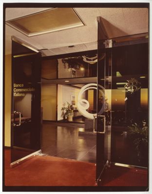 Banca Commerciale Italiana, Los Angeles branch on 555 South Flower Street, after 1974 (photograph by Leland Y. Lee)
