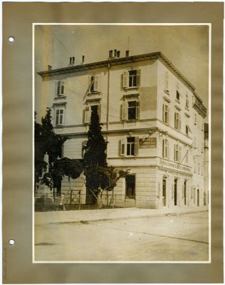 Banca Commerciale Italiana, Lussinpiccolo (Mali Loinj) branch on 194 Riva IV Novembre, 1943-1944 (photographer unknown)