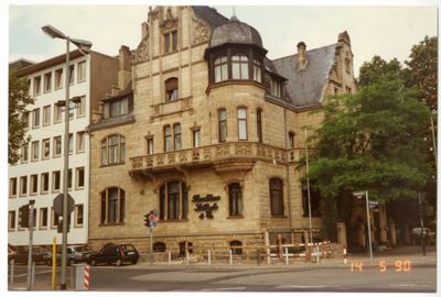 Bankhaus Löbbecke & Co., Frankfurt agency, 1990 (photographer unknown)
