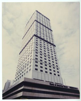 Cariplo, Hong Kong branch on 12 Harcourt Road - Bank of America Tower, 1988-1994 (photograph by Jingbar Productions Ltd)